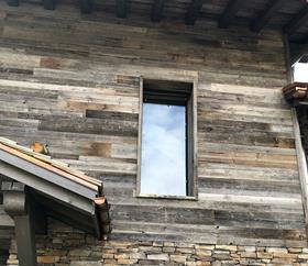 HABILLAGE FACADE EN VIEUX BOIS GRIS A MEGEVE